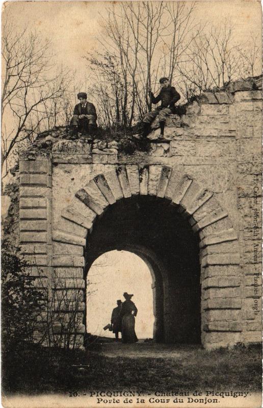 Carte postale ancienne Picquigny le chateau à Picquigny