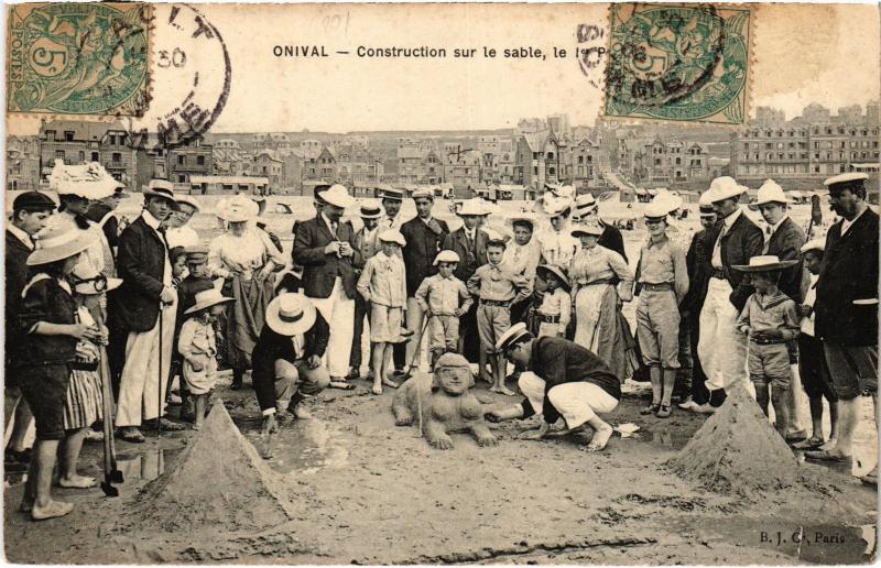 Carte postale ancienne Onival Construction sur le sable