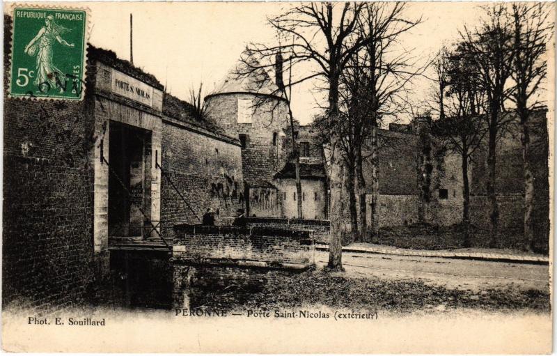 Carte postale ancienne Peronne Porte Saint-Nicolas