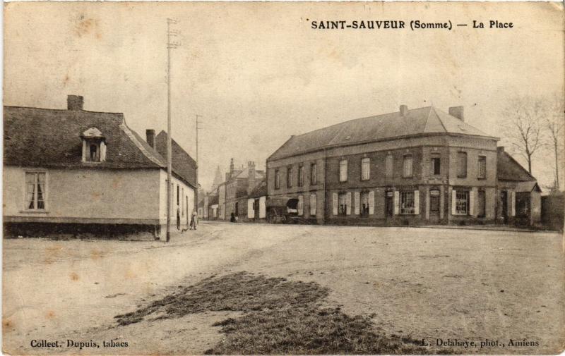Carte postale ancienne St Sauveur la place