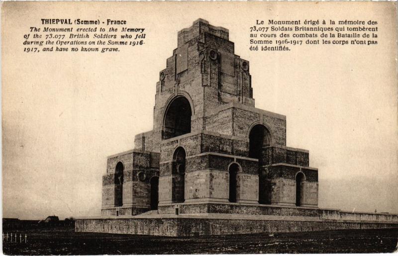 Carte postale ancienne Thiepval le Monument à Thiepval