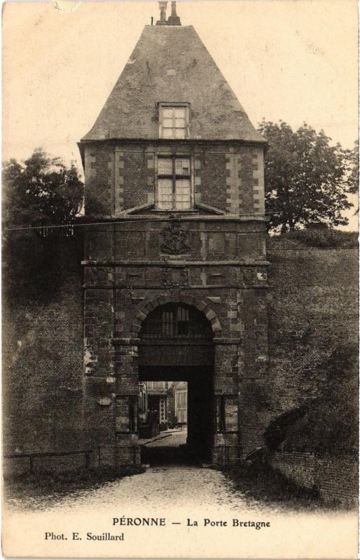 Carte postale ancienne Peronne Porte Bretagne