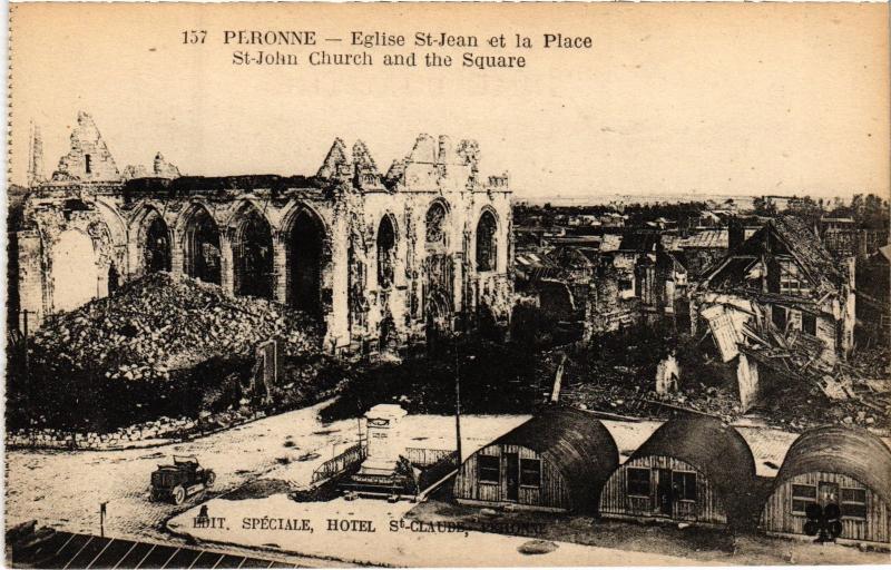 Carte postale ancienne Peronne Eglise Saint-Jean et la Place