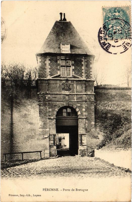 Carte postale ancienne Peronne Porte de Bretagne