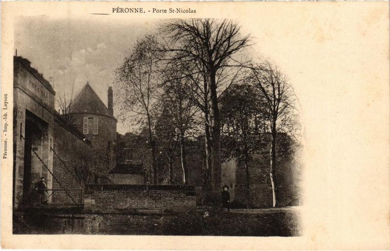 Carte postale ancienne Peronne Porte Saint-Nicolas