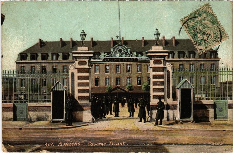 Carte postale ancienne Amiens Caserne Friant à Amiens