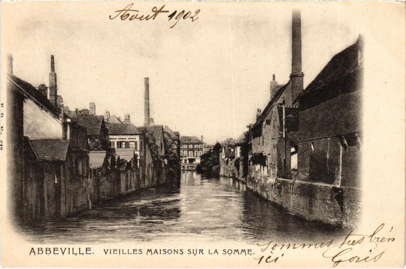 Carte postale ancienne Abbeville vieilles maison sur la Somme à Abbeville