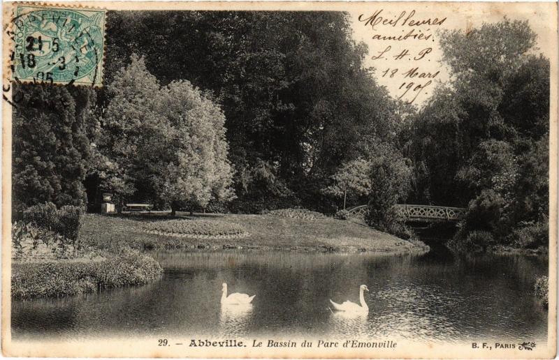 Carte postale ancienne Abbeville le Bassin du Parc d'Emonville à Abbeville