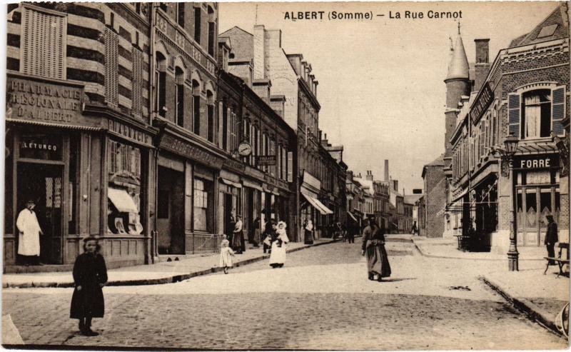 Carte postale ancienne Albert Rue Carnot à Albert