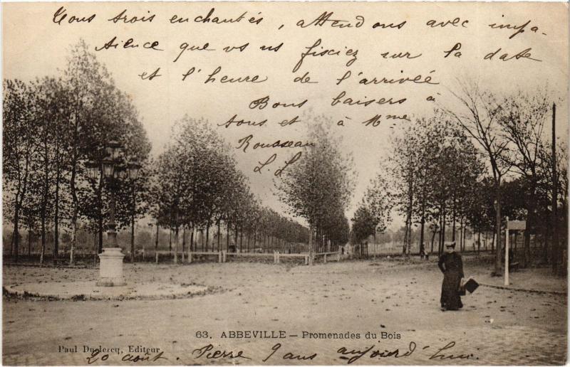 Carte postale ancienne Abbeville Promenade du Bois à Abbeville