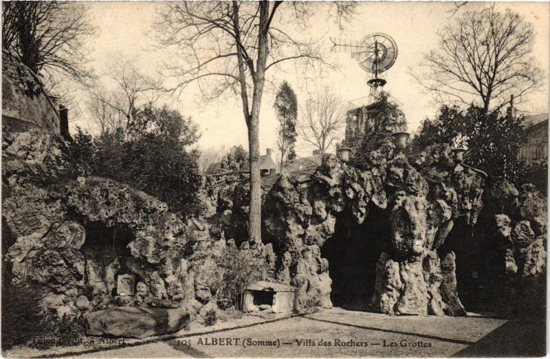 Carte postale ancienne Albert Villa des Rochers les Grottes à Albert