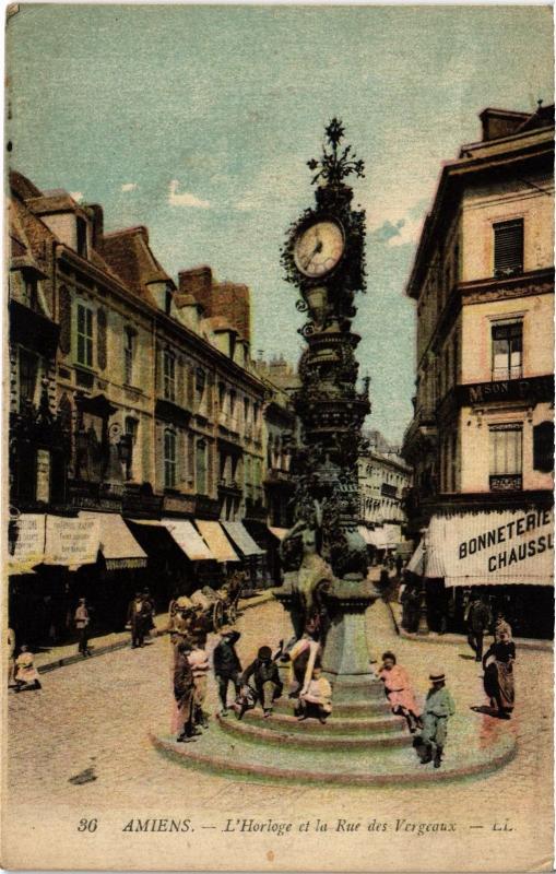 Carte postale ancienne Amiens Horloge et la Rue des Vergeaux à Amiens