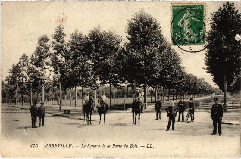 Carte postale ancienne Abbeville Square de la Porte du Bois à Abbeville