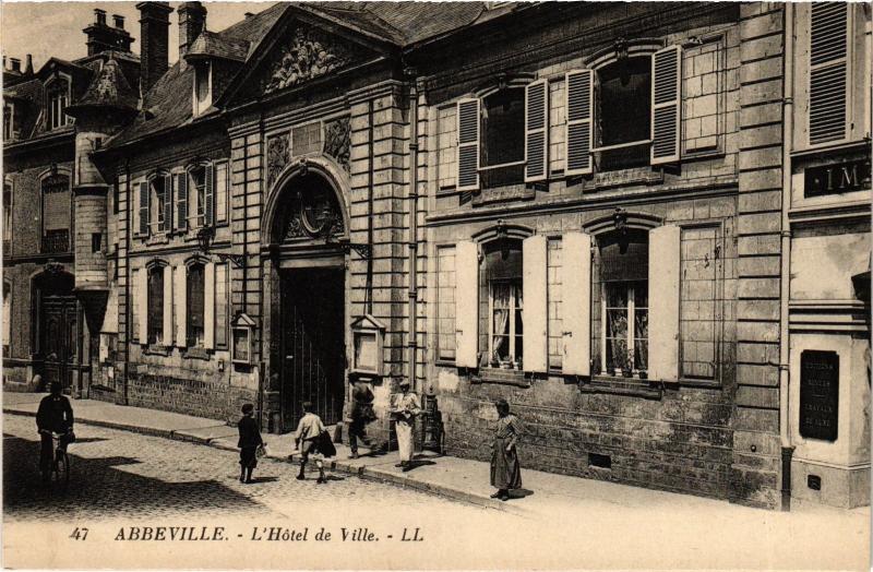 Carte postale ancienne Abbeville Hotel de Ville à Abbeville