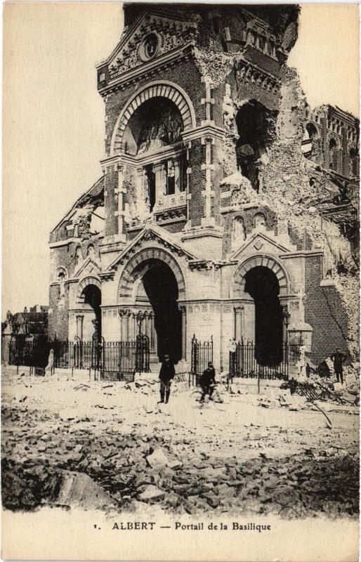 Carte postale ancienne Albert Portail de la Basilique à Albert