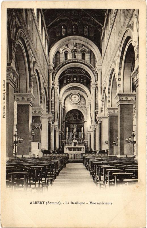 Carte postale ancienne Albert la Basilique vue interieure à Albert
