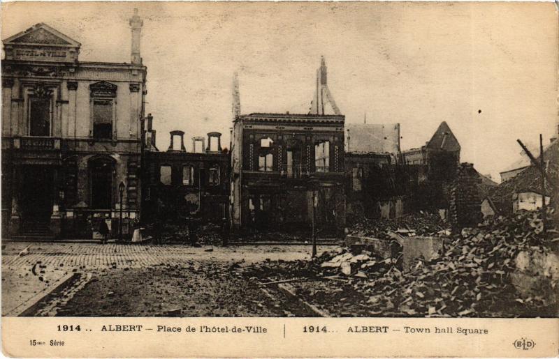 Carte postale ancienne Albert Place de l'Hotel de Ville à Albert