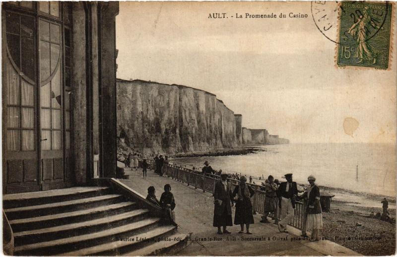 Carte postale ancienne Ault Promenade du Casino