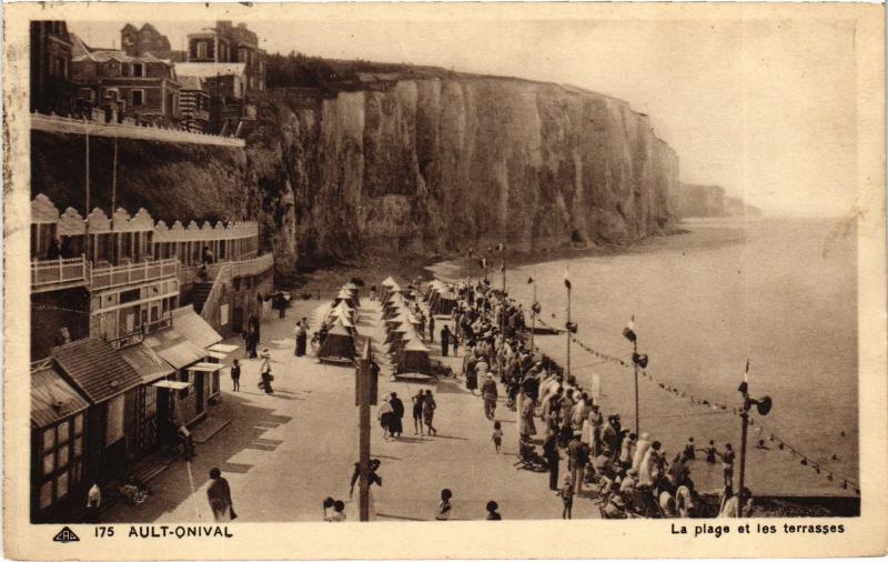 Carte postale ancienne Ault la plage et les terrasses