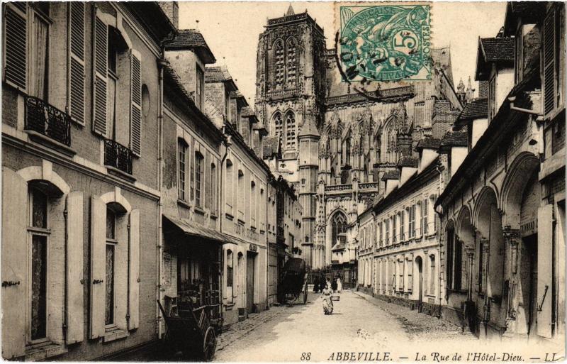 Carte postale ancienne Abbeville Rue de l'Hotel Dieu à Abbeville
