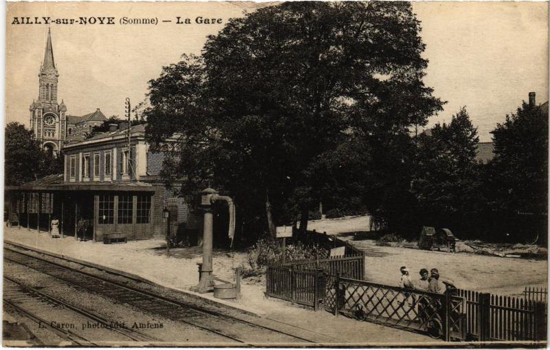 Carte postale ancienne Ailly sur Noye la gare à Ailly-sur-Noye