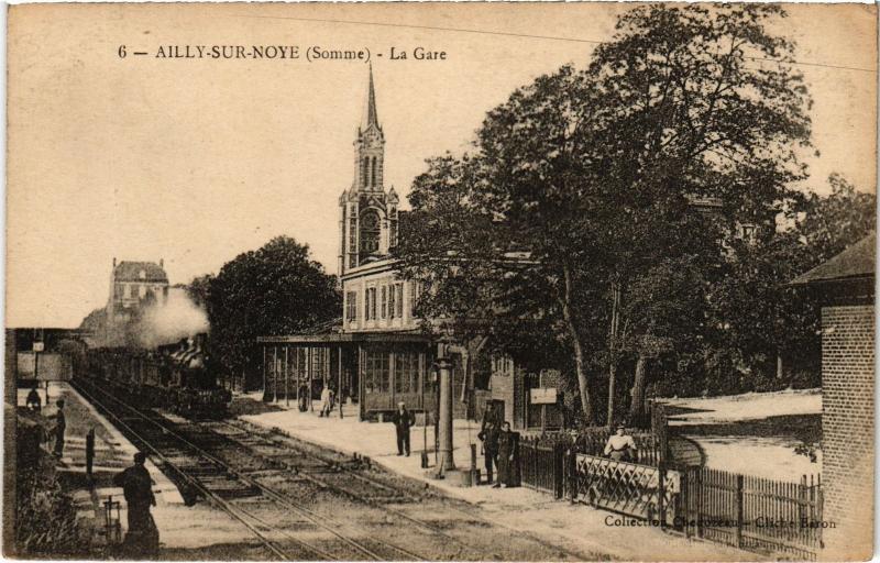 Carte postale ancienne Ailly sur Noye la gare à Ailly-sur-Noye