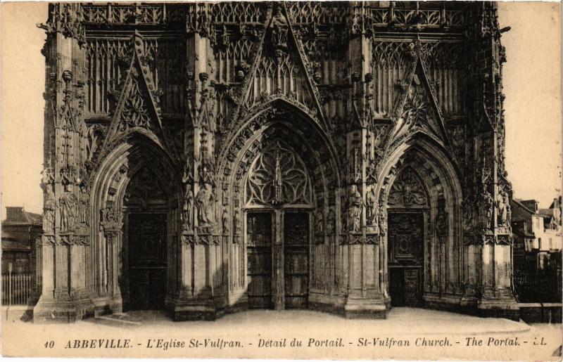 Carte postale ancienne Abbeville Eglise Saint-Vulfran detail du portail à Abbeville
