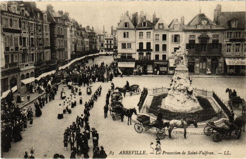 Carte postale ancienne Abbeville Procession de Saint-Vulfran à Abbeville