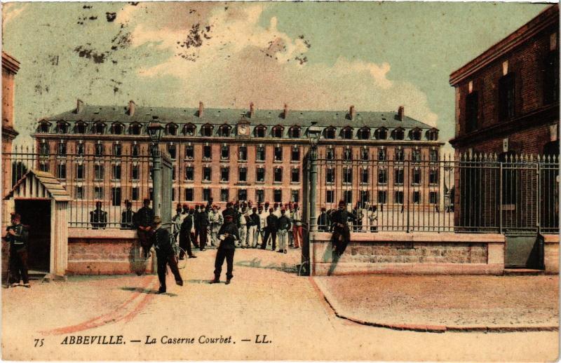 Carte postale ancienne Abbeville Caserne Courbet à Abbeville