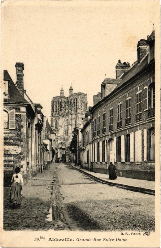 Carte postale ancienne Abbeville Grande Rue Notre Dame à Abbeville