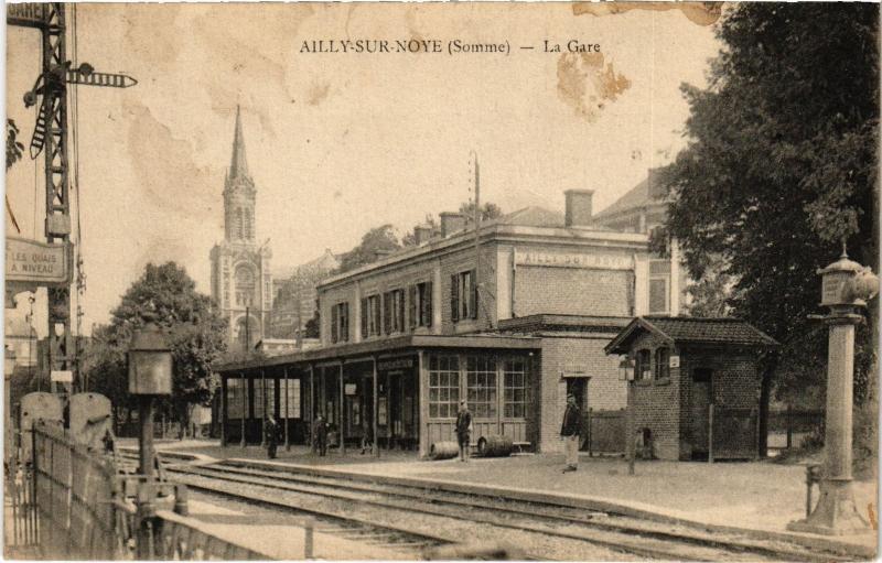 Carte postale ancienne Ailly sur Noye la gare à Ailly-sur-Noye