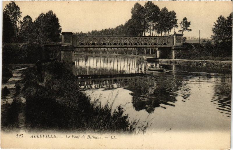 Carte postale ancienne Abbeville Pont de Bethune à Abbeville