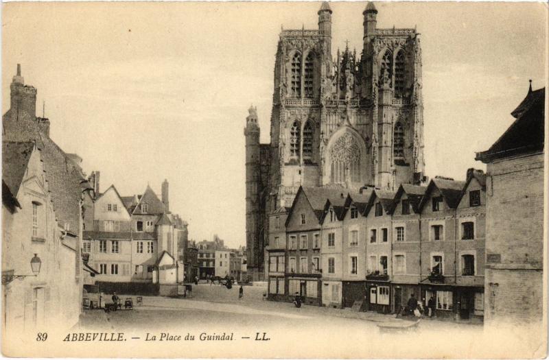Carte postale ancienne Abbeville Place du Guindal à Abbeville