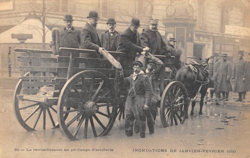 Carte postale ancienne Paris - Inondations De Janvier 1910 - Le Ravitaillement En Prolonge D'Art à Paris