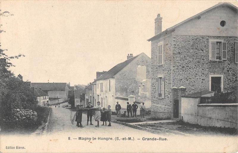 Carte postale ancienne Magny Le Hongre - Grande Rue à Magny-le-Hongre