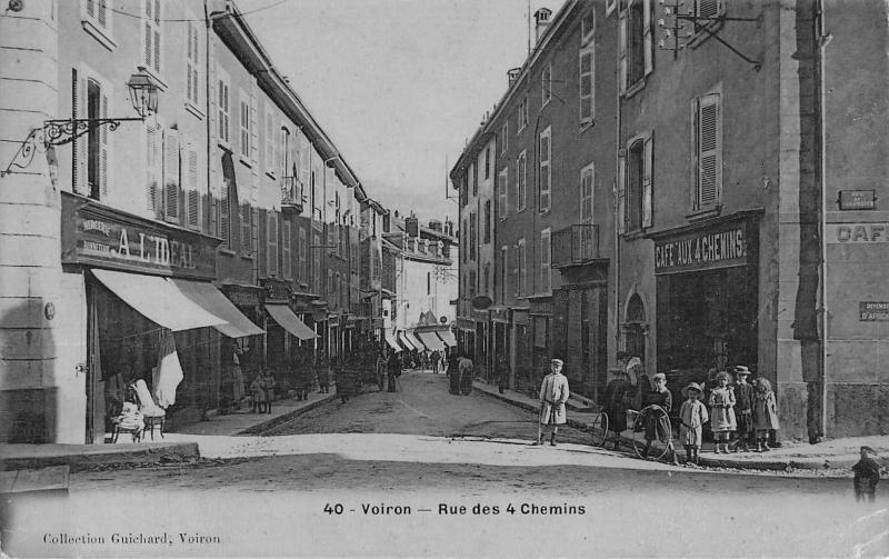 Carte postale ancienne Voiron - Rue Des 4 Chemins - cpa émail à Voiron