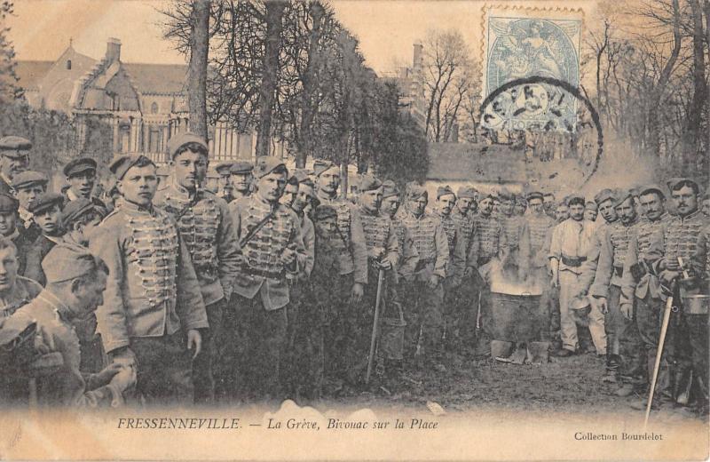 Carte postale ancienne Fressenneville - La Greve - Bivouac Sur La Place à Fressenneville