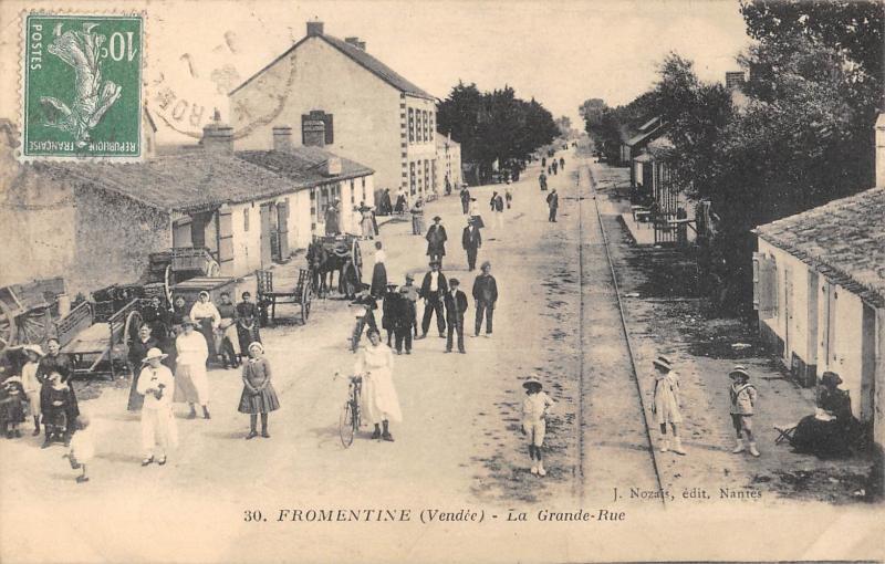 Carte postale ancienne Fromentine - La Grande Rue