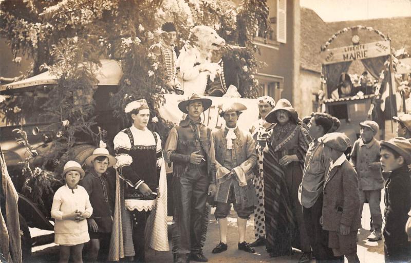 Carte postale ancienne Houdan - Carte Photo - Carnaval - Cavalcade De L'Ours - voir éditeur au v à Houdan