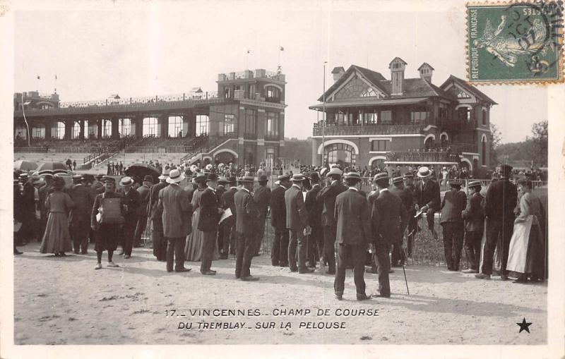 Carte postale ancienne Vincennes /CHAMP De Course Du Tremblay - Sur La Pelouse à Vincennes