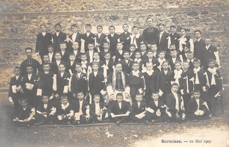 Carte postale ancienne Suresnes - Carte Photo - 10 Mai 1909 - Communions à Suresnes
