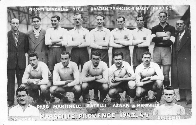 Carte postale ancienne Marseille - Football - Marseille Provence Annee 1943-44 - Footballeurs à Marseille