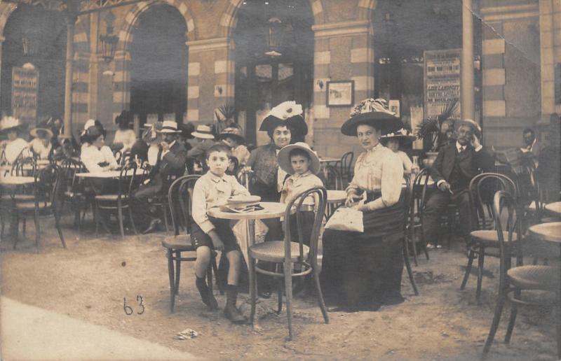 Carte postale ancienne La Bourboule - Carte Photo - Terrasse Du Cafe De La Bourboule à La Bourboule