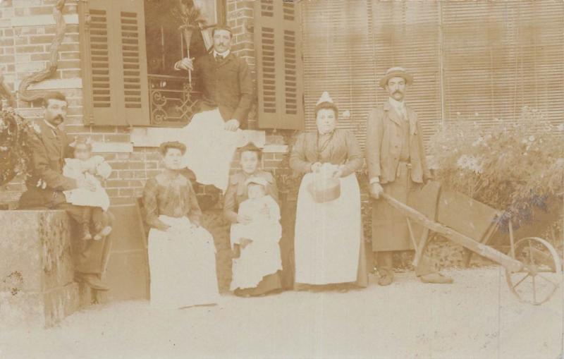 Carte postale ancienne Saint Sauveur En Puisaye - Carte Photo - Famille De Ce Village à Saint-Sauveur-en-Puisaye