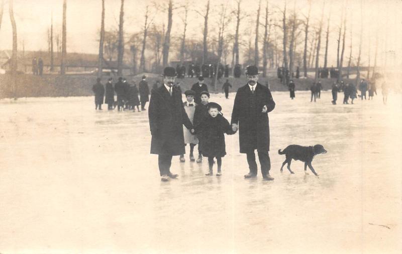 Carte postale ancienne Cormontreuil - Carte Photo - Patinage Sur La Vesle à Cormontreuil