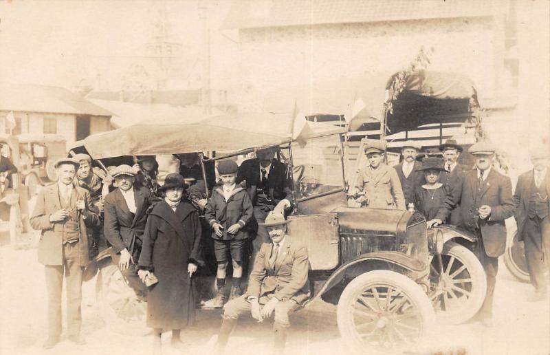 Carte postale ancienne Rethel - Carte Photo - au verso éditeur a Rethel - Voiture En Gros Plan à Rethel