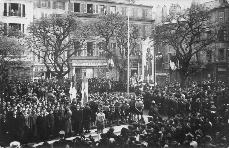 Carte postale ancienne Rodez - Carte Photo - Devant L'Armurerie P.boulac - Scouts - Militaires à Rodez