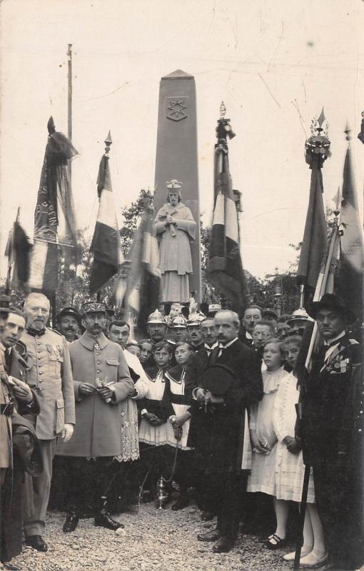 Carte postale ancienne Rixheim - Carte Photo - Hommage Au Monument Aux Morts Victimes De La Gra à Rixheim