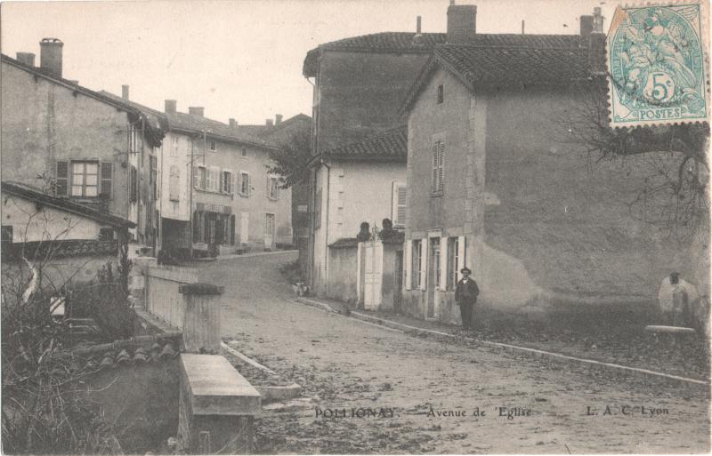 Carte postale ancienne Avenue de l'Eglise à Pollionnay