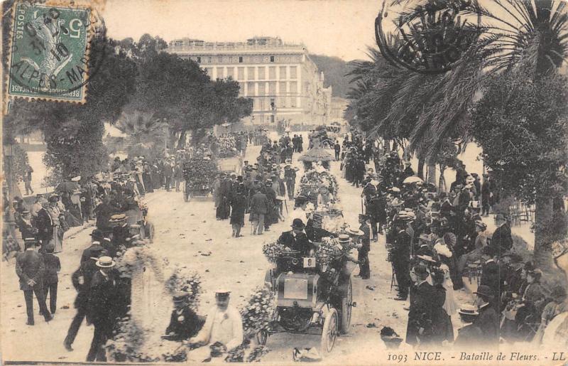 Carte postale ancienne Nice - Bataille De Fleurs à Nice